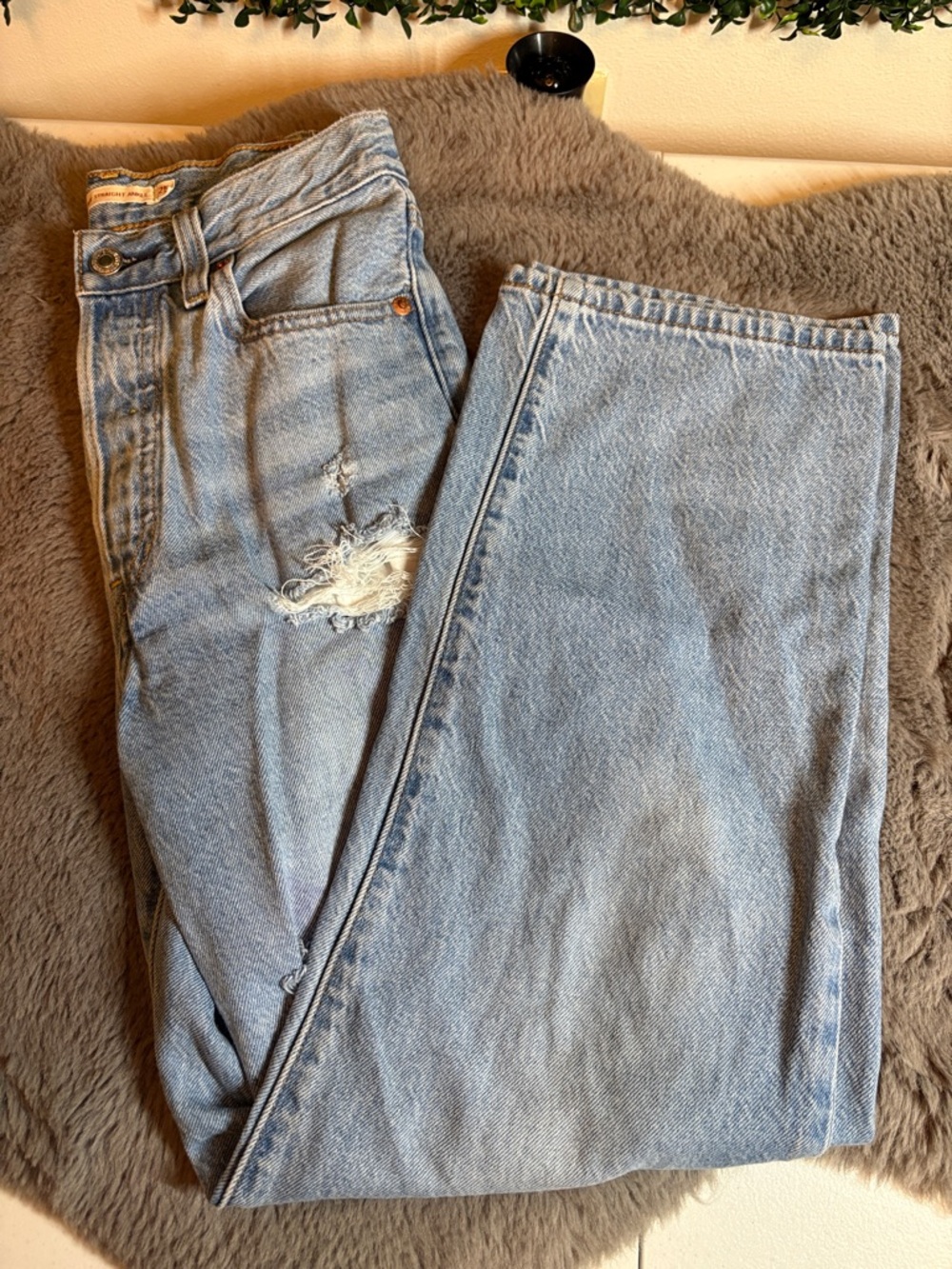 Levi's Ribcage Straight Ankle Jeans size 25